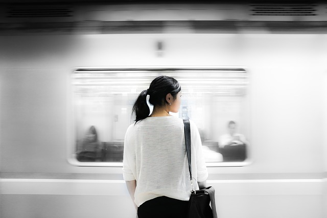 上海地铁语音啰嗦导致乘客坐过站?上海地铁：已优化缩减广播词